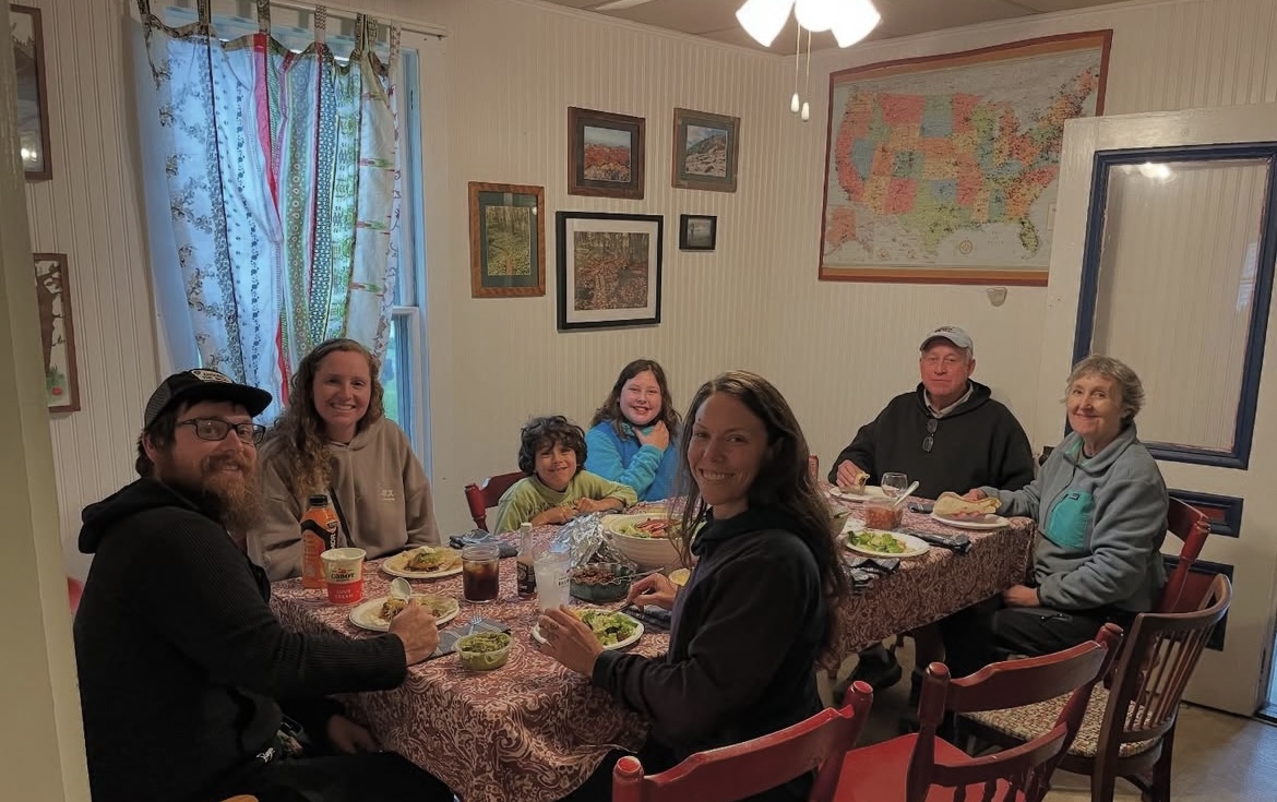 Dîner chaleureux au hostel