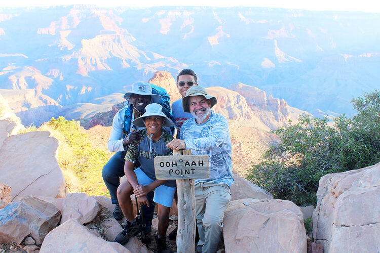 Nouvelle aventure : famille locale traverse le Grand Canyon rim-to-rim