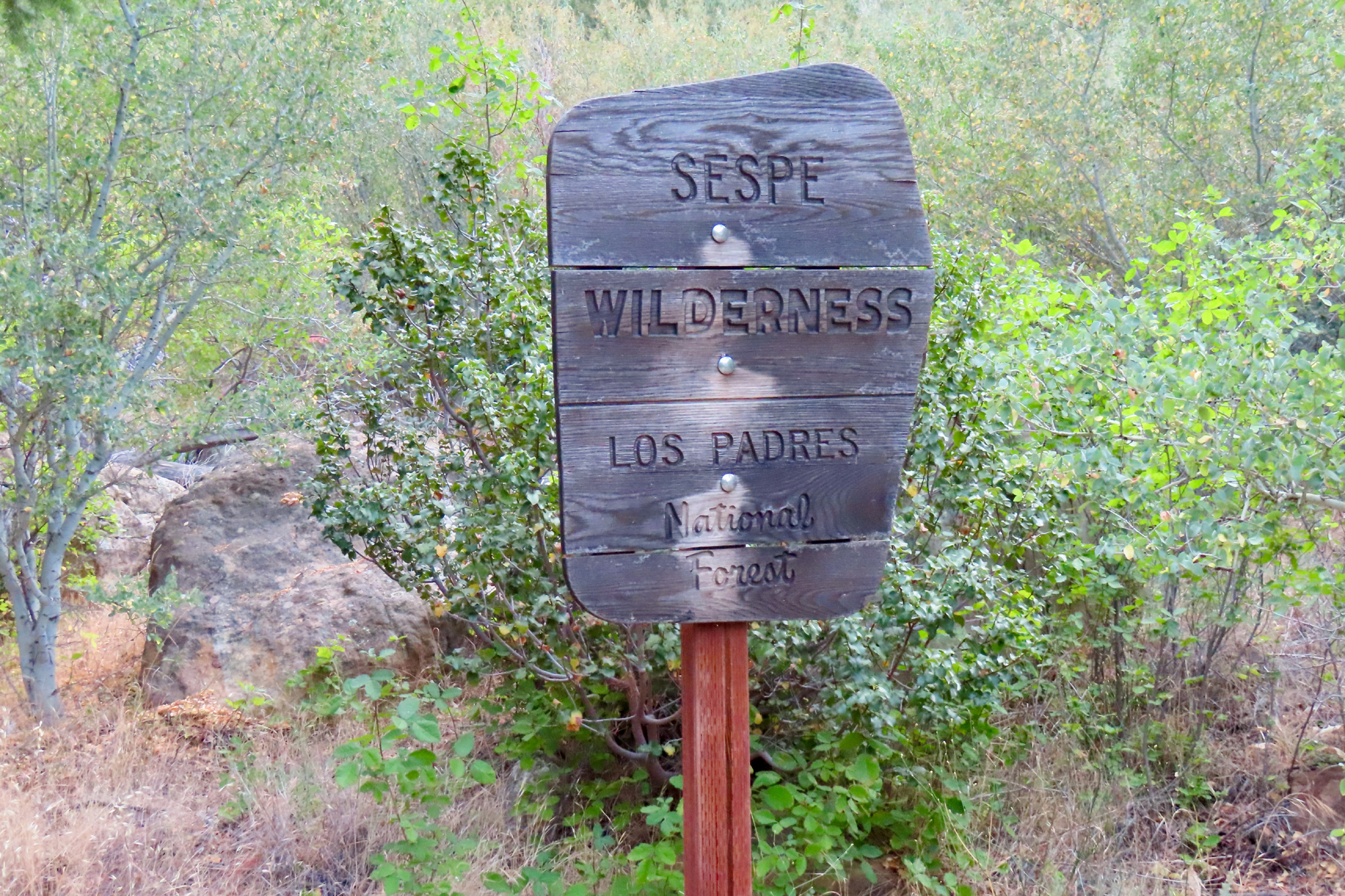 Entrée dans la réserve naturelle de Sespe Wilderness par le sentier Potrero John