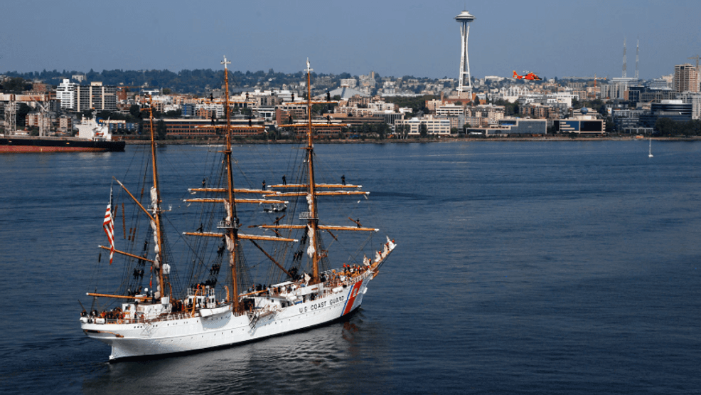 Le légendaire trois-mâts Eagle arrive à Seattle pour des visites publiques