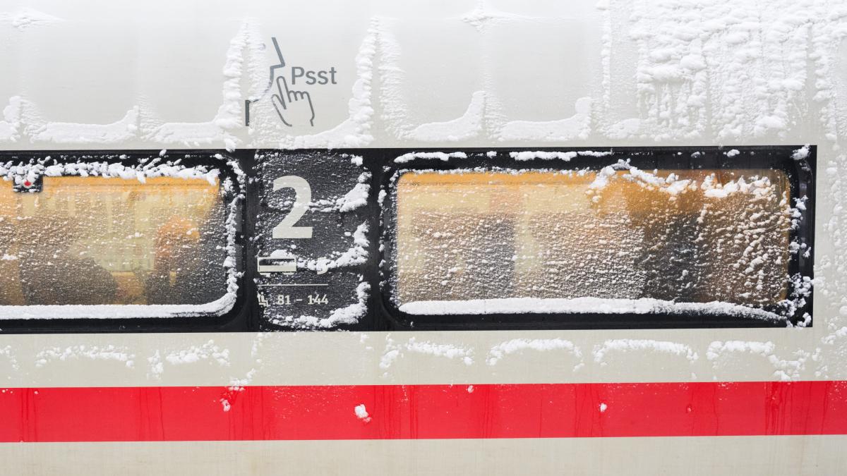 Neige dans le couloir et couvertures anti-hypothermie : un trajet de train cauchemardesque en pleine tempête de neige