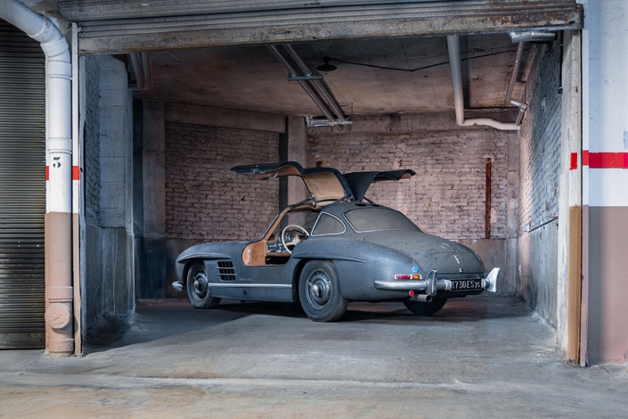Une rare Mercedes 300 SL Papillon fait sensation en étant découverte poussiéreuse dans un parking parisien !